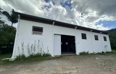 Imagem: O depósito possui 5 Vagas na garagem, 800m² de Área e está