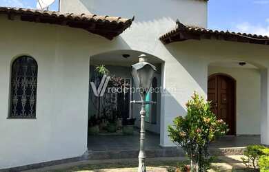 Imagem: A casa possui 5 Dormitórios, 5 Banheiros, 5 Vagas na garagem