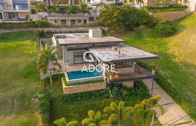 Imagem: A casa em condomínio possui 4 Dormitórios, 5 Banheiros, 4