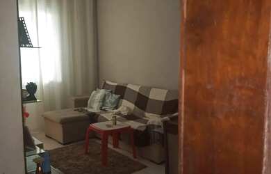 Imagem: A casa possui 2 Dormitórios, 1 Banheiro, 2 Vagas na garagem