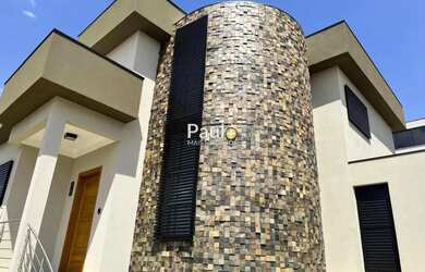 Imagem: A casa em condomínio possui 4 Dormitórios, 2 Banheiros, 4