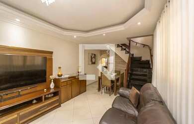 Imagem: A casa possui 4 Dormitórios, 4 Banheiros, 2 Vagas na garagem