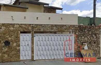 Imagem: A casa possui 2 Dormitórios, 3 Banheiros, 2 Vagas na garagem