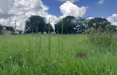 Imagem: O terreno possui 360m² de Área e está localizado em Parque