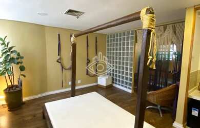 Imagem: O depósito possui 2 Vagas na garagem e 30m² de Área e está