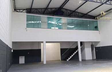 Imagem: O depósito possui 4 Vagas na garagem e 240m² de Área e está