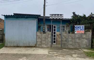 Imagem: A casa possui 3 Dormitórios, 1 Banheiro, 1 Vaga na garagem