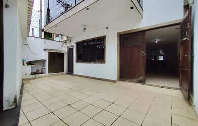 Imagem: A casa possui 5 Dormitórios, 5 Banheiros, 2 Vagas na garagem