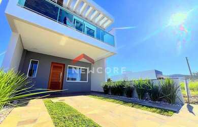 Imagem: A casa possui 3 Dormitórios, 3 Banheiros, 2 Vagas na garagem