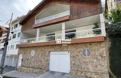 Imagem: A casa possui 4 Dormitórios, 4 Banheiros, 1 Vaga na garagem