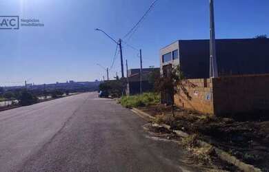 Imagem: O terreno possui 200m² de Área, Imóvel novo e está localizado