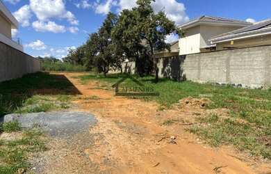 Imagem: O terreno possui 621m² de Área e está localizado em Alto