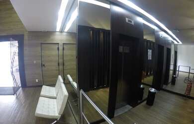 Imagem: O depósito possui 5 Vagas na garagem e 300m² de Área e está