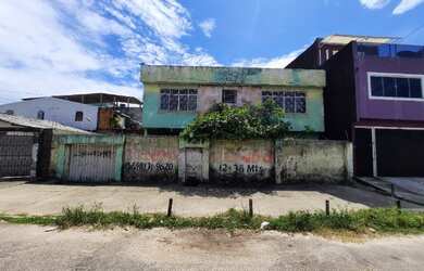 Imagem: A casa possui 3 Dormitórios, 3 Banheiros, 2 Vagas na garagem