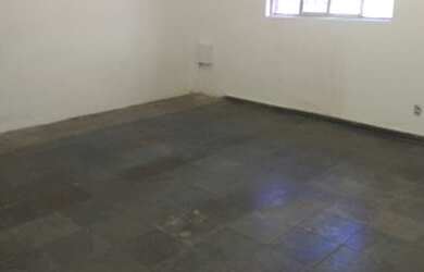 Imagem: O depósito possui 100m² de Área e está localizado em Barro