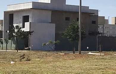 Imagem: O terreno possui 250m² de Área e está localizado em Grand