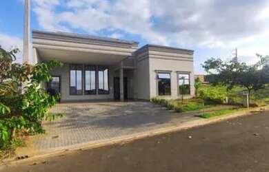 Imagem: A casa em condomínio possui 3 Dormitórios, 3 Banheiros, 3