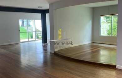 Imagem: A casa em condomínio possui 5 Dormitórios, 5 Banheiros, 3