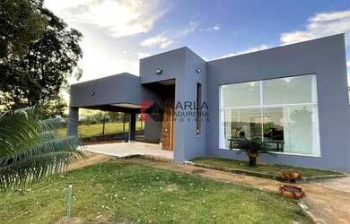 Imagem: A casa em condomínio possui 4 Dormitórios, 3 Banheiros, 4