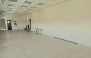 Imagem: O depósito possui 1 Vaga na garagem, 160m² de Área e está