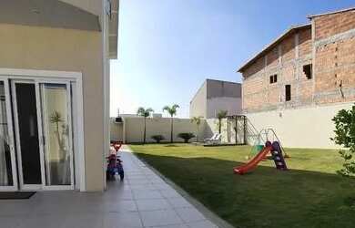 Imagem: A casa possui 3 Dormitórios, 5 Banheiros, 4 Vagas na garagem