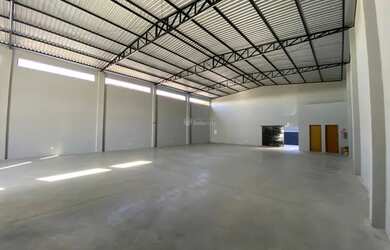 Imagem: O depósito possui 2 Vagas na garagem e está localizado em