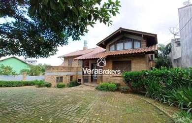 Imagem: A casa possui 3 Dormitórios, 4 Banheiros, 4 Vagas na garagem