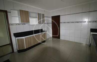 Imagem 9: Bairro São Pedro / Casa á venda com quintal / Em condominio fechado