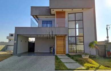 Imagem: A casa em condomínio possui 4 Dormitórios, 4 Banheiros, 4