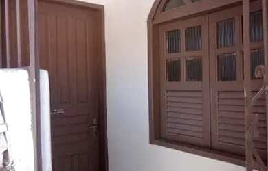 Imagem: A casa possui 2 Dormitórios, 1 Banheiro e está localizado