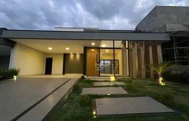 Imagem: A casa em condomínio possui 3 Dormitórios, 3 Banheiros, 4