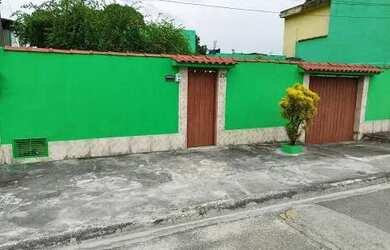 Imagem: A casa possui 3 Dormitórios, 3 Banheiros, 5 Vagas na garagem