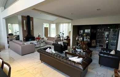 Imagem: A casa em condomínio possui 3 Dormitórios, 5 Banheiros, 4