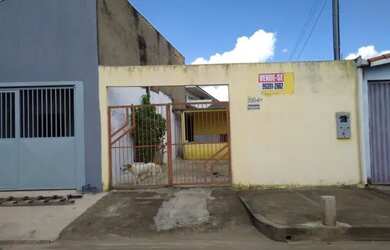 Imagem: A casa possui 2 Dormitórios, 2 Banheiros, 1 Vaga na garagem