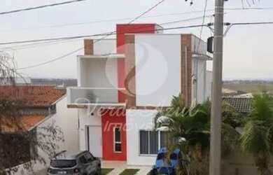 Imagem: A casa em condomínio possui 3 Dormitórios, 4 Banheiros, 2