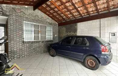 Imagem: A casa possui 2 Dormitórios, 2 Banheiros, 2 Vagas na garagem