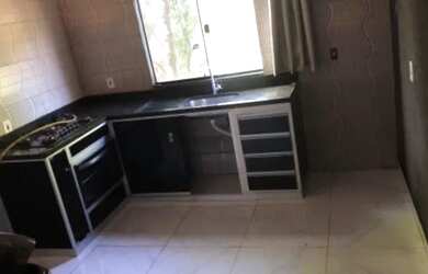 Imagem: A casa possui 1 Dormitório e 1 Banheiro e está localizado