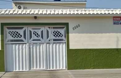 Imagem: A casa possui 5 Dormitórios, 2 Banheiros, 4 Vagas na garagem