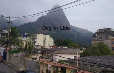 Imagem: A casa possui 4 Dormitórios, 5 Banheiros, 2 Vagas na garagem