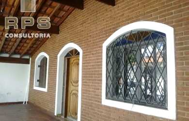 Imagem: A casa possui 3 Dormitórios, 3 Banheiros, 3 Vagas na garagem