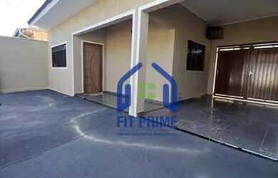 Imagem: A casa possui 2 Dormitórios, 2 Banheiros, 2 Vagas na garagem