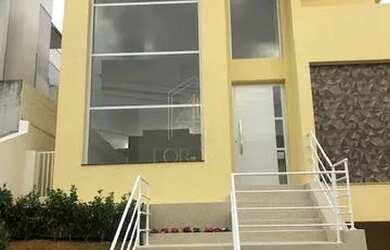 Imagem: A casa possui 3 Dormitórios, 3 Banheiros, 3 Vagas na garagem