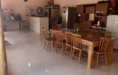 Imagem: A casa possui 3 Dormitórios, 3 Banheiros, 2 Vagas na garagem