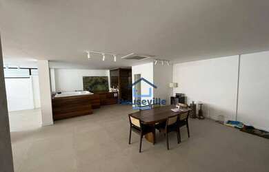 Imagem: A casa em condomínio possui 5 Dormitórios, 5 Banheiros, 3