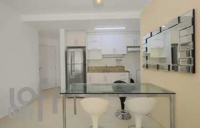 Imagem: O apartamento possui 2 Dormitórios, 1 Banheiro, 2 Vagas na