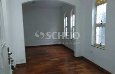 Imagem: A casa possui 2 Dormitórios, 2 Banheiros, 2 Vagas na garagem