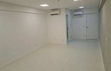 Imagem: O depósito possui 1 Vaga na garagem, 32m² de Área e está