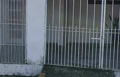 Imagem: A casa possui 1 Dormitório, 1 Banheiro, 1 Vaga na garagem