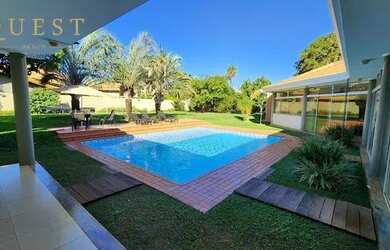 Imagem: A casa em condomínio possui 4 Dormitórios, 5 Banheiros, 4