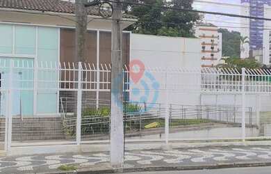 Imagem: A casa possui 1 Dormitório, 3 Banheiros, 5 Vagas na garagem